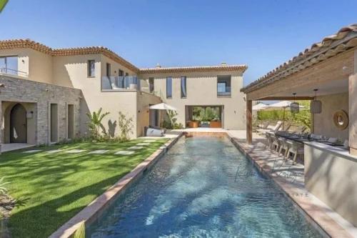 Saint-Tropez – Villa avec vue mer et village